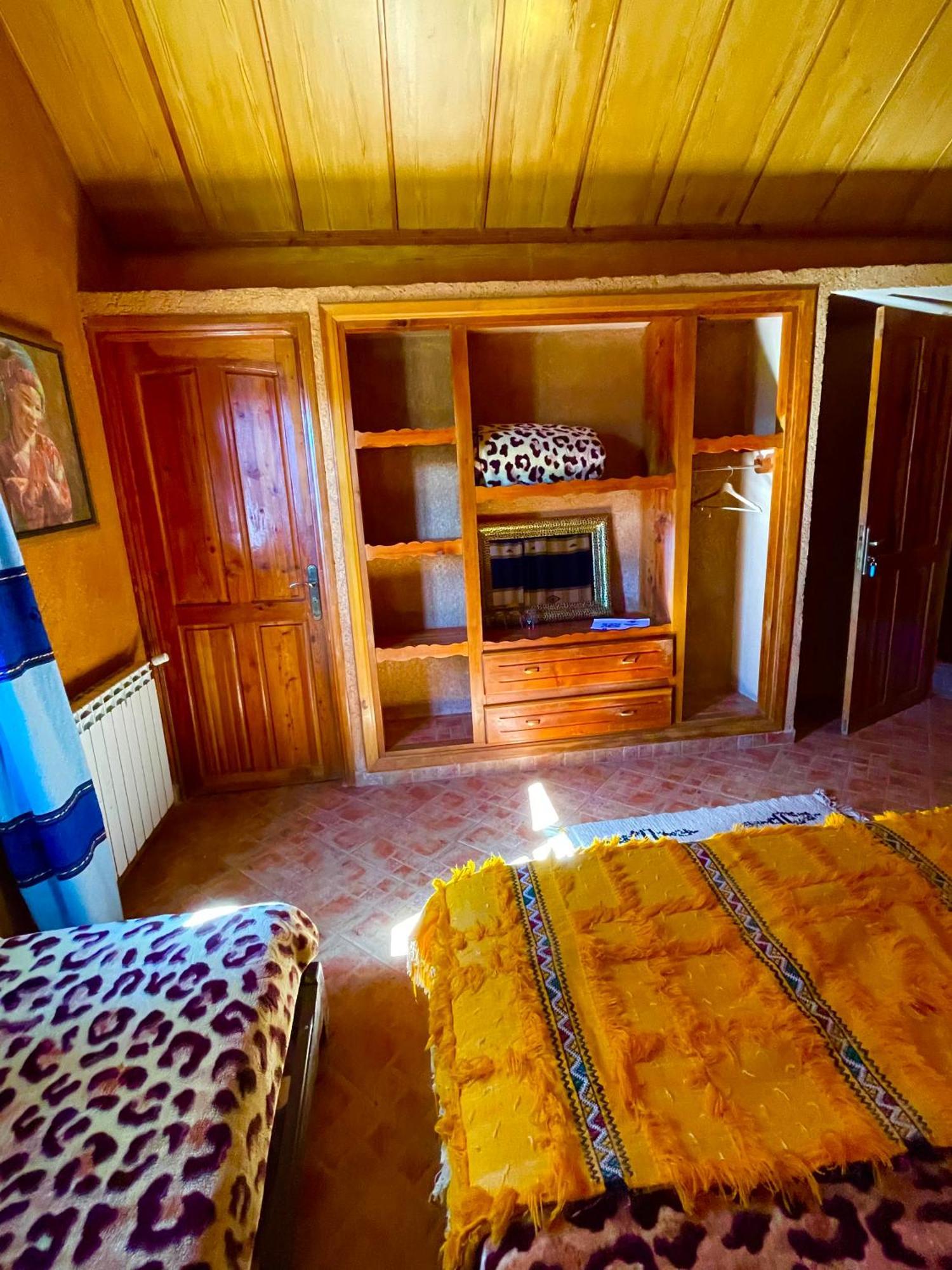 Ferme D’hôte La Vallée Azrou Extérieur photo