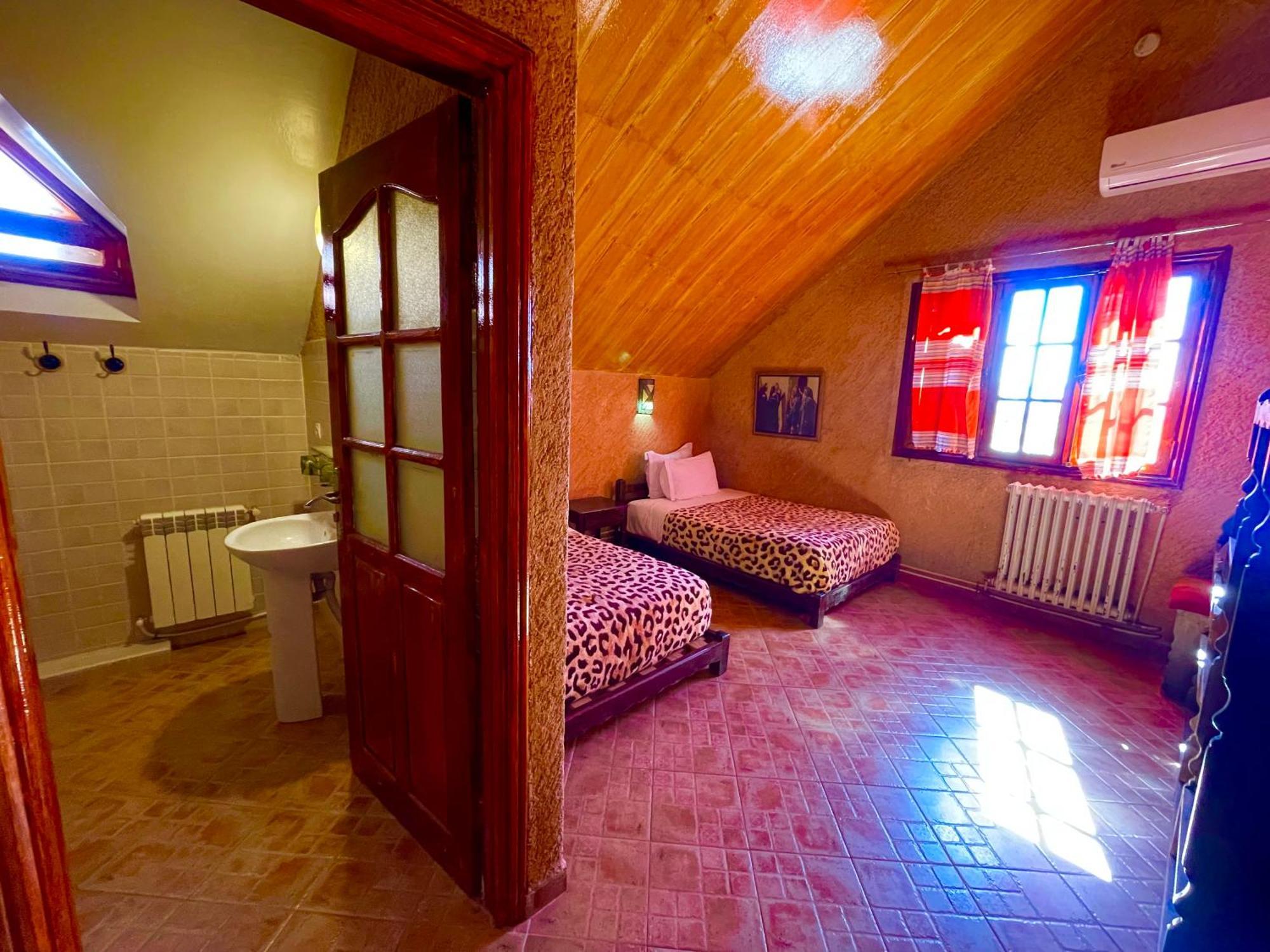 Ferme D’hôte La Vallée Azrou Extérieur photo